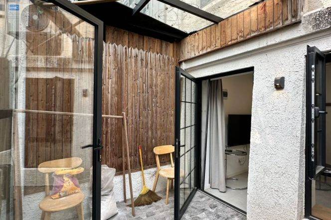 Nice yard 2Brs/2Lrs/2Bts apt nr Changshu rd,M1/2/7/14