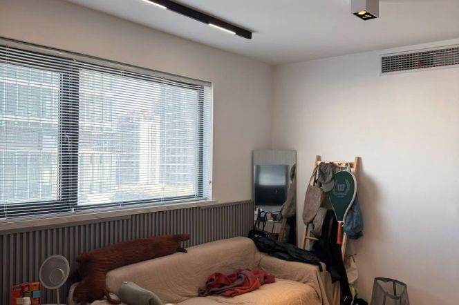 bright -quiet room - elevator- floor heating- comfortable- near line 2 west Nanjing road 