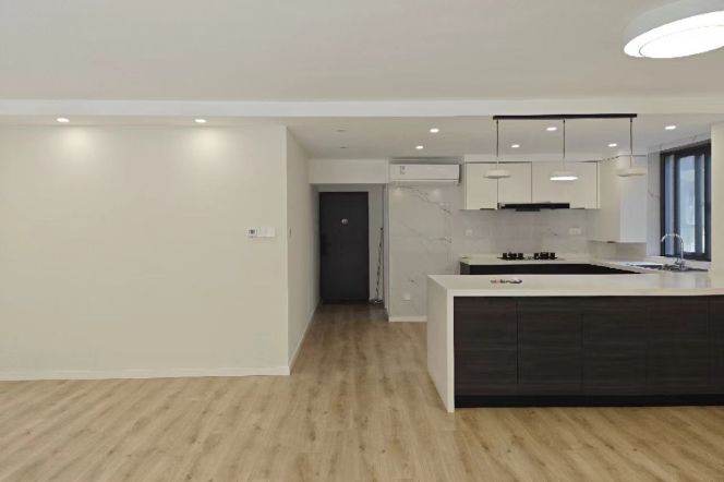 Huashan Rd low rise 4br with elevate/terrace