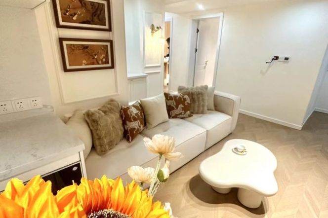 3br apt in Jing'an DIstrict Near Qufu Rd Station(Line 8/12)