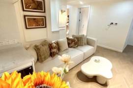 3br apt in Jing'an DIstrict Near Qufu Rd Station(Line 8/12)