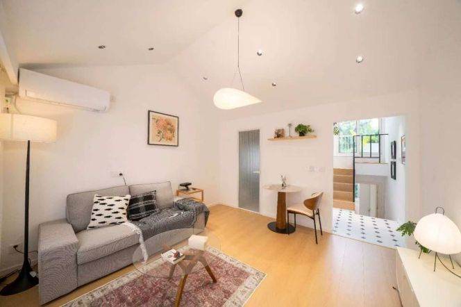 Beautiful 1br with terrace near Jiashan Road/Hengshan Road