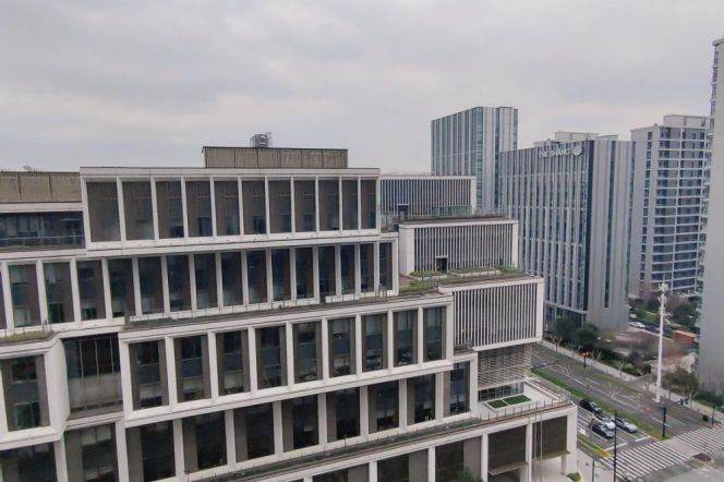 Good price 2 br with  all day sunshin next NYU shanghai ,4 mins walking to L6/8/11