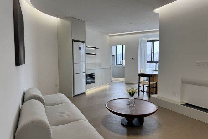 Suzhou Creek | Simple & Beautiful 1BR + Balcony | Hanzhong rd metro | Good view