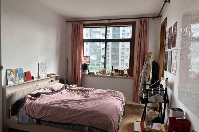 Sunny & Super Spacious 3 Bed 2 Bath Apt on the Border of Putuo and Jing'an