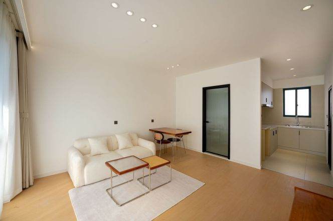 Spacious & Sunny &Modern 1Br +Elevator | Next to L2 Weining rd metro 