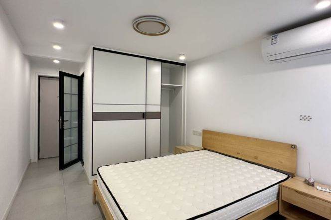 Nice yard 2Brs/2Lrs/2Bts apt nr Changshu rd,M1/2/7/14
