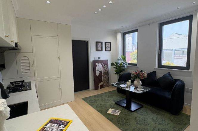 Spacious&Modern 2Bdrs 2Baths Apt+L10/11 Jiaotong Uni.+4F Walk Up+Wu Kang Rd/Xing Guo Rd