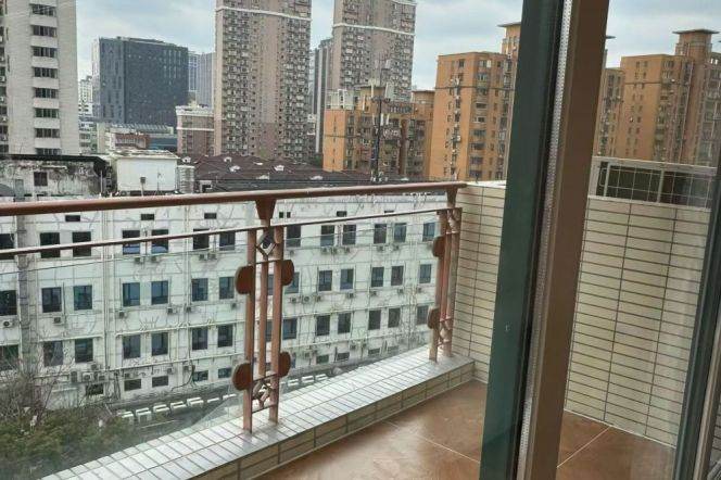 3 Brs, 2 Baths with Open Balcony/Gym/Swimming Pool @ Xujiahui station L1,9&11