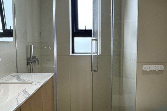 Spacious 1BR Apt +floor heating | West Nanjing rd | Suzhou Creek