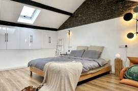 Modern&Spacious&Really Bright Duplex 1Bdr 1Bath Apt+L10/13 Xin Tian Di+High Ceiling+Nice Compound