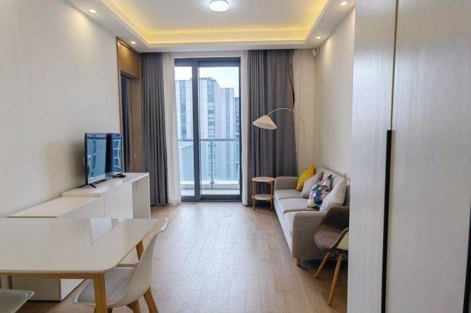 Cozy  1 br with open balcony next NYU shanghai,easy to L 6/8/11