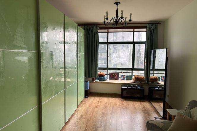 Sunny & Super Spacious 3 Bed 2 Bath Apt on the Border of Putuo and Jing'an