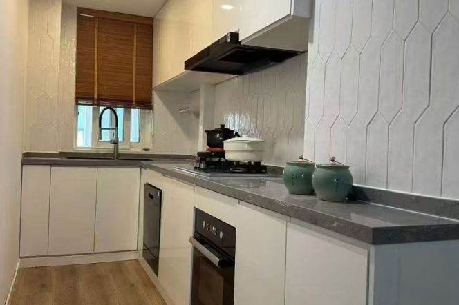 L 2-11 Jiangsu Road Metro Station, Large 1-bedroom with underfloor heating