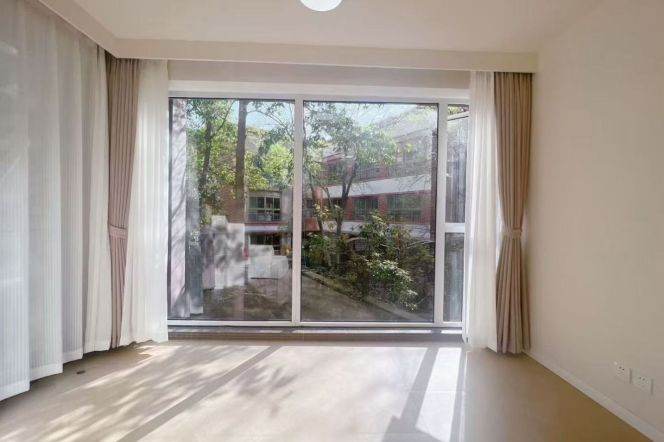 Renovated 2br 2baths apt at Putuo L11/13 