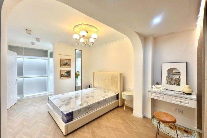 3br apt in Jing'an DIstrict Near Qufu Rd Station(Line 8/12)