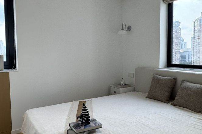 Spacious 1BR Apt +floor heating | West Nanjing rd | Suzhou Creek