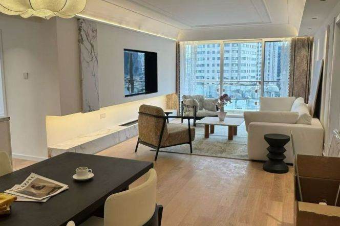 modern big 3brs floor heating nice open balcony in Xujiahui line 1,9,11 asking 36K 