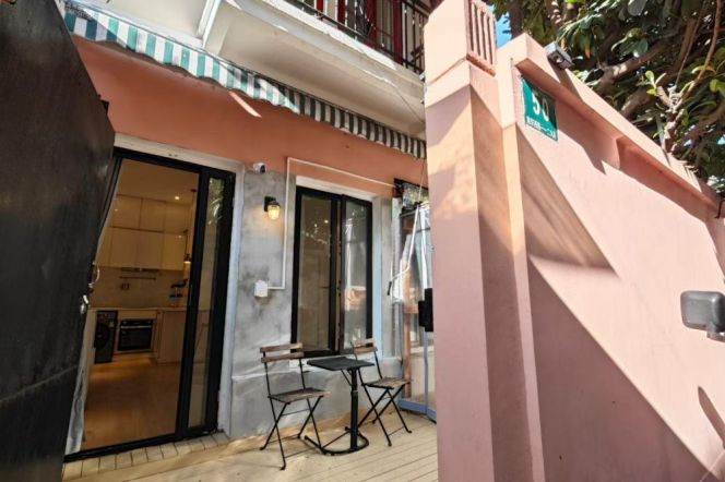 Cozy 1 br with private yard in Jing'an easy to L 2/12/13 West NanJing Rd st.