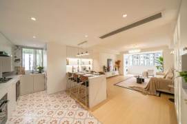 This French style Palace in Xuhui's  Area. floor Heating /Smart Home / iapm Mall  