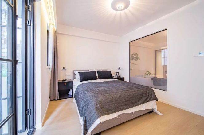 Cozy 1Br w. balcony Central AC W. Nanjing Rd Station