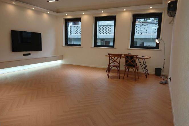 Spacious 1Br w. wall heating Huaihai M Rd