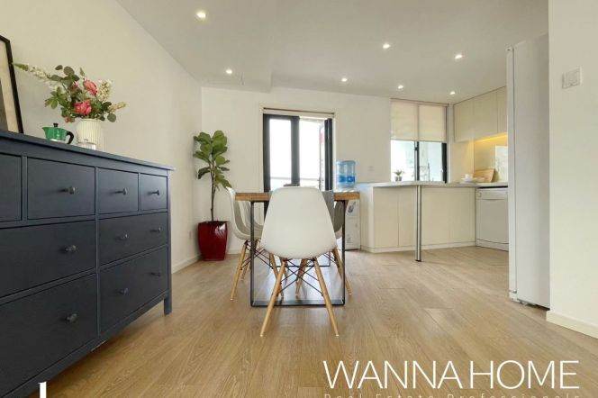 SpaciousReally Bright 3Bdrs 2Baths Apt+L10/11 Jiaotong Uni./Great Compound+Open Balcony