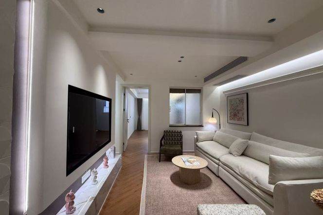2BR on Hengshan Road. Modern French Style / Dual Metro Lines / Siemens Appliances