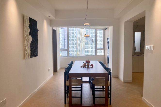 Spacious and bright 4Br/2bt@Longhua 210sqm with large open balcony