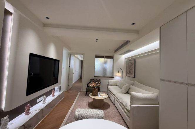 2BR on Hengshan Road. Modern French Style / Dual Metro Lines / Siemens Appliances