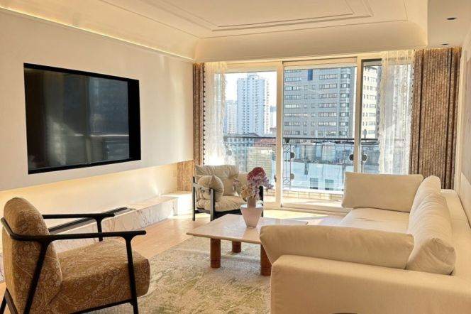 Spacious and bright 3Br/2bt@Xujiahui 160sqm with open balcony quality compound