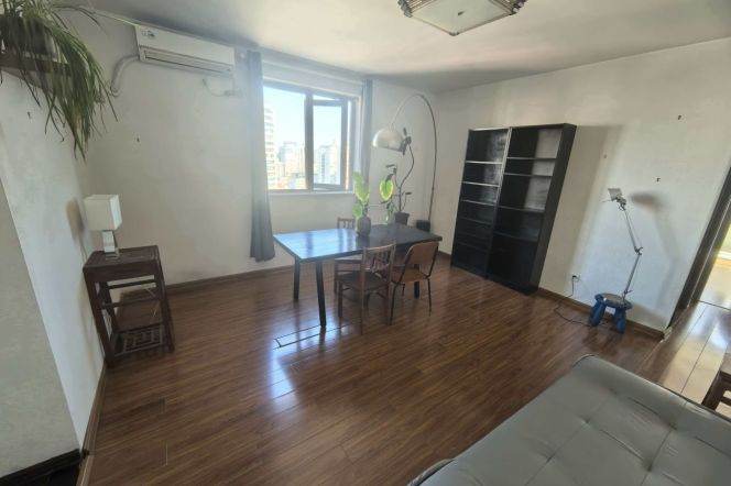 High building 2Brs/1Lr/1Bt apt nr Changping rd,M7/14