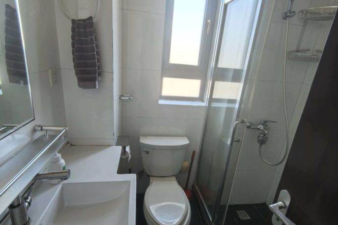 High building 2Brs/1Lr/1Bt apt nr Changping rd,M7/14