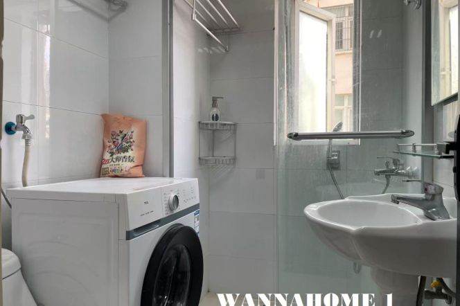 Spacious&Clean&Really Bright Elevator 1Bdr 1Bath Apt+Line 10/13 Xin Tian Di CBD