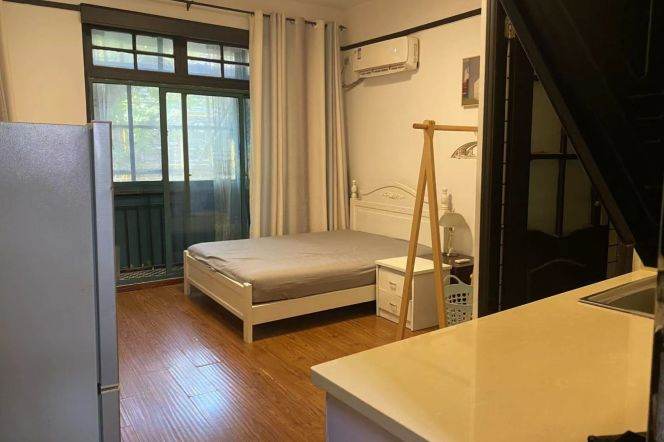 1Studio lane house near line 9/12 Jia'shan Rd and Jiao'tong Uni can long and short term lease