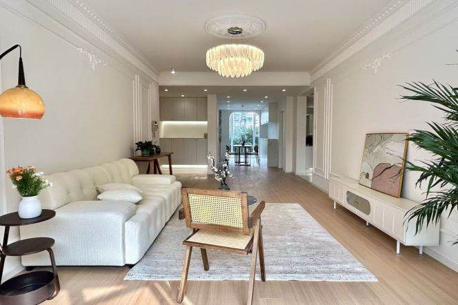  Grab This floor Heating 2BR in Tianshan.Dual Subways/ Parking / Smart Home System / View Anytime