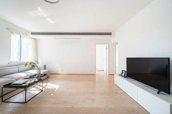 2 Brs, 2 Baths with Open Balcony, Floor heating, Oven @ Xintiandi station L10&13