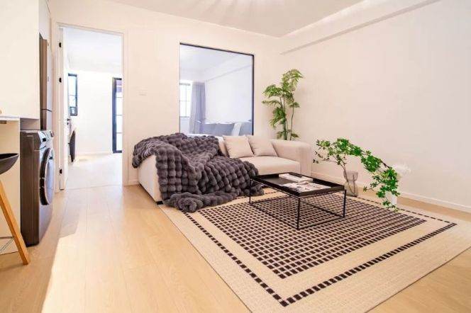 Cozy 1Br w. balcony Central AC W. Nanjing Rd Station