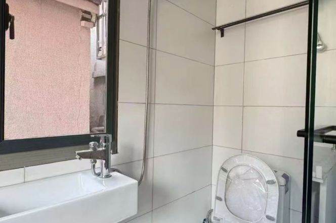 Nice studio on yuyuan rd near west nanjing rd station