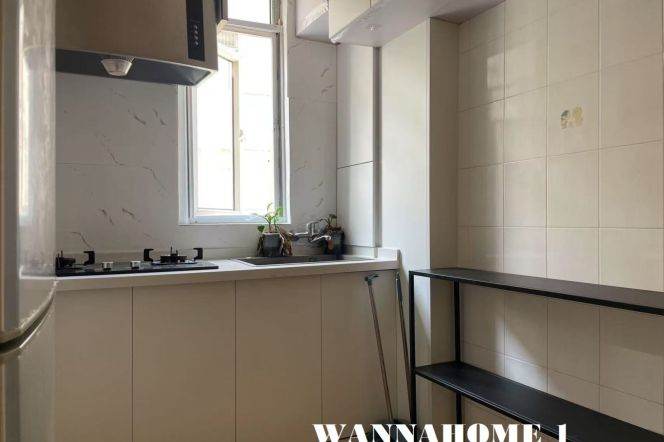 Spacious&Clean&Really Bright Elevator 1Bdr 1Bath Apt+Line 10/13 Xin Tian Di CBD