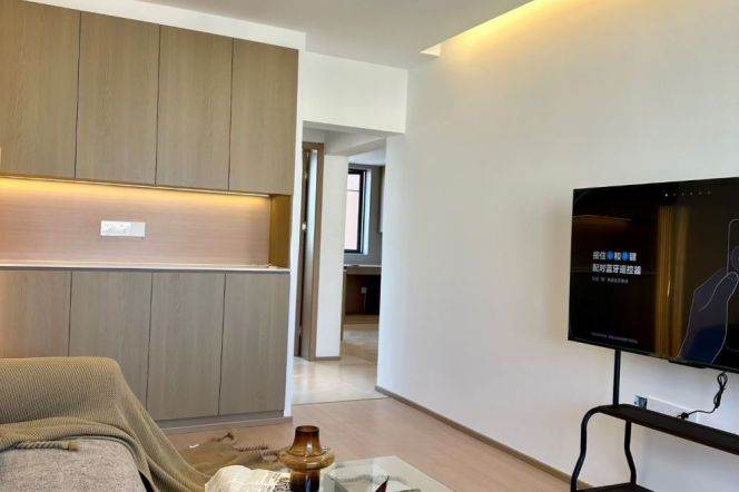 Newly Renovated Elevator 1Br/2Lr/1Bt@L7/13 Changshou Rd Station 