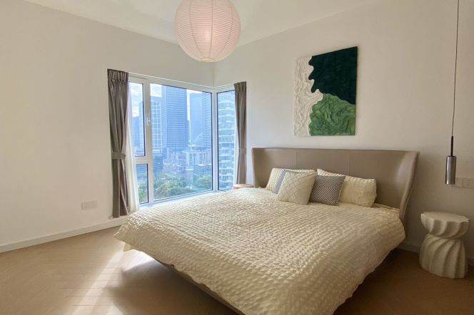 Spacious and bright 4Br/2bt@Longhua 210sqm with large open balcony