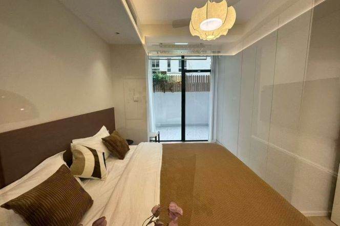 Newly Renovated 1Br/2Lr/1Bt+Lovely Yard@L2/15 Loushaguan Rd Station 