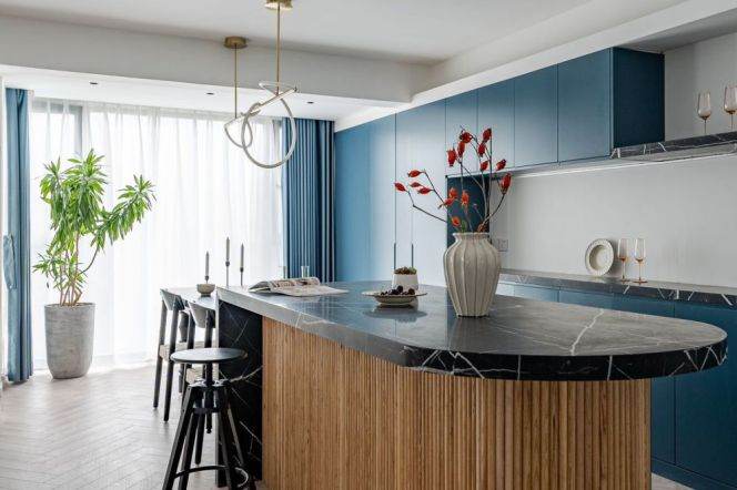 Spacious 3brs&3baths with terrace near East Nanjing Road