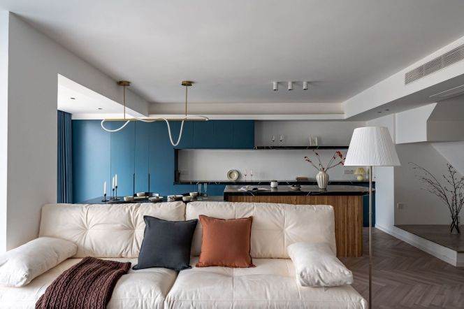 Spacious 3brs&3baths with terrace near East Nanjing Road