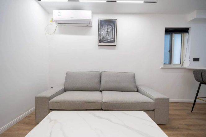 Cozy 1Br + 6sq.m Yard Yueyang Rd L1/10