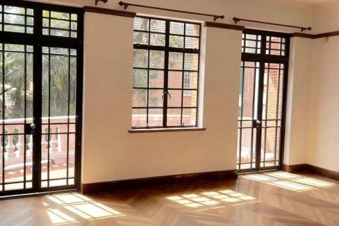 Office w/ Balcony nr NanJing West RD M2/12/13