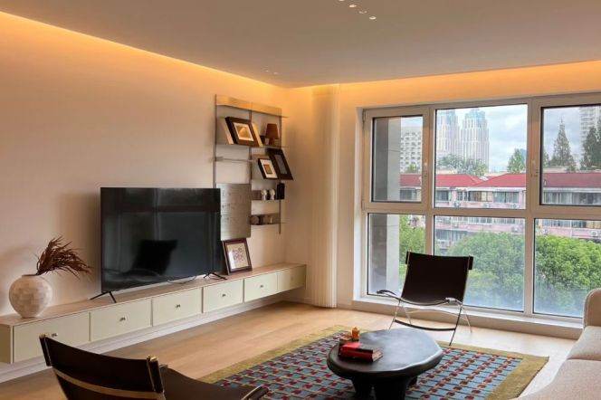 Subway Station No. 2, Zhongshan Park Subway Station, Large 3-bedroom apartment