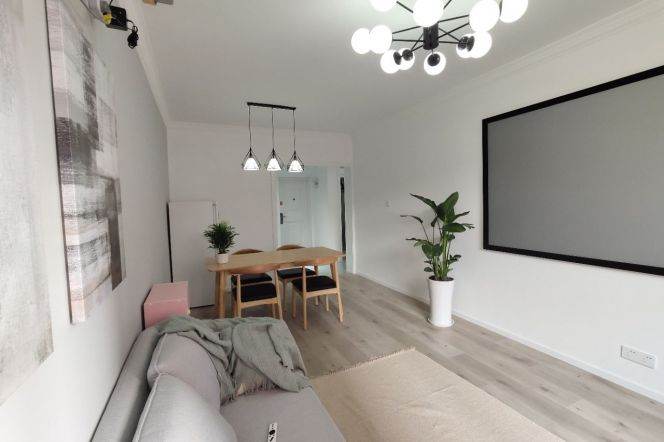 Elevator Spacious 1Br/2Lr/1Bt Close to L2/11 Jiangsu Rd Station 