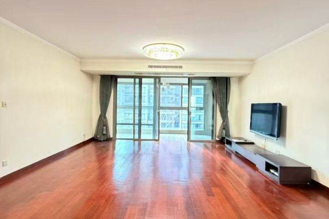 modern big 4brs layout balcony in best compound Gubei Phase II only 30K